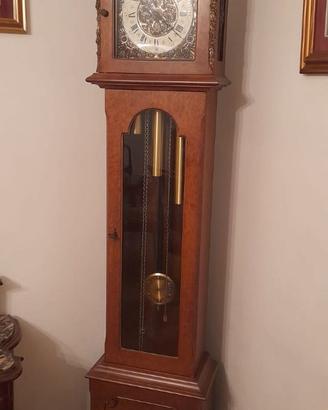 orologio a pendolo a pavimento