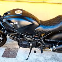 Ducati Monster 695 Dark