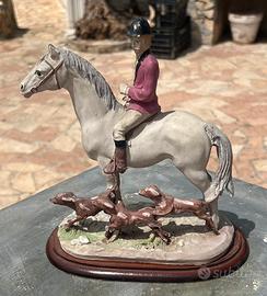 Cavaliere a Cavallo con Cani Vintage