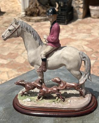 Cavaliere a Cavallo con Cani Vintage