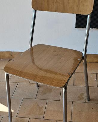 Sedia struttura in metallo e seduta in legno