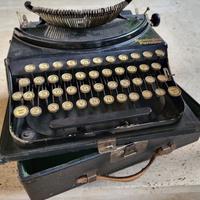 Macchina da scrivere Remington portatile vintage