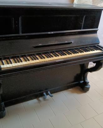 Pianoforte a muro antico