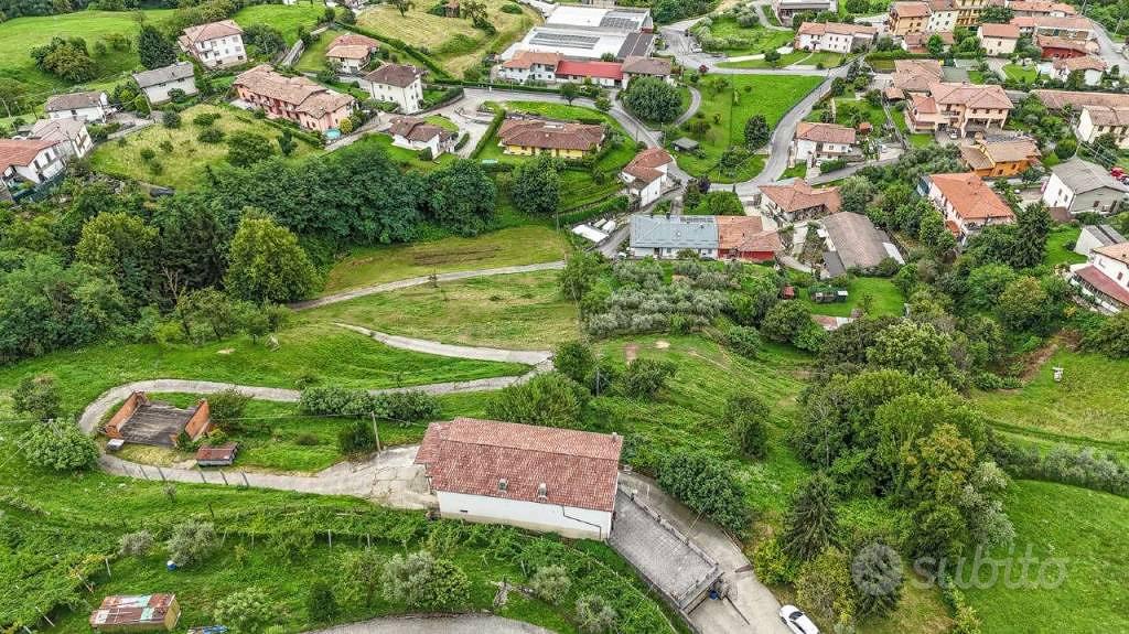 Rustico / Casale di 488 m² con 5 locali a Foresto - Altro