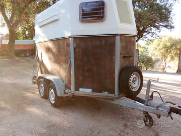 Rimorchio trasporto cavalli