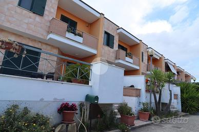 VILLA A SCHIERA A MOSCIANO SANT'ANGELO