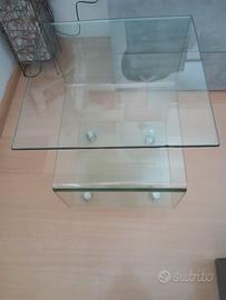 Tavolino in vetro con doppio ripiano