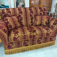 Divano bordeaux rosso dorato salotto 