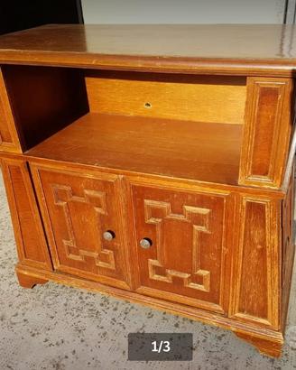 TAVOLINO/MOBILE IN LEGNO DUE ANTE PORTA TV.