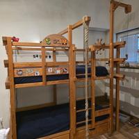 Letto a castello con scivolo