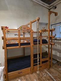Letto a castello con scivolo