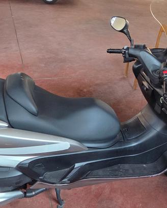 Yamaha Majesty 400 2005  60.600km  Monticelli T.