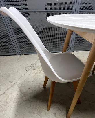 Tavolo rotondo e sedia modello scandinavo