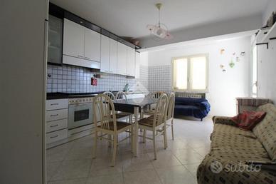 4 LOCALI A REGGIO DI CALABRIA