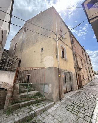 CASA SEMINDIPENDENTE A BUSSO