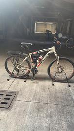 mountain bike MTB TREK 4900 , mai usata