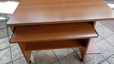scrivania legno chiaro