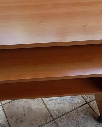 scrivania legno chiaro