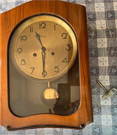 Orrologio a pendolo da parete vintage