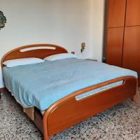 Camera da letto in noce