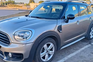 mini Countryman neo patentati 