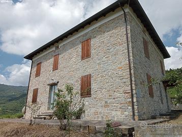 Casa indipendente immersa nel verde