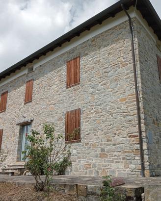 Casa indipendente immersa nel verde