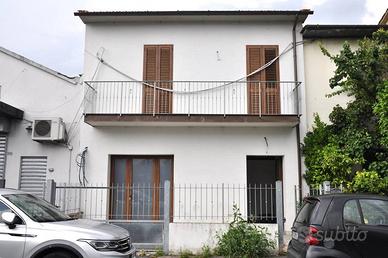 Villetta a schiera di 180 m² con più di 5 locali a