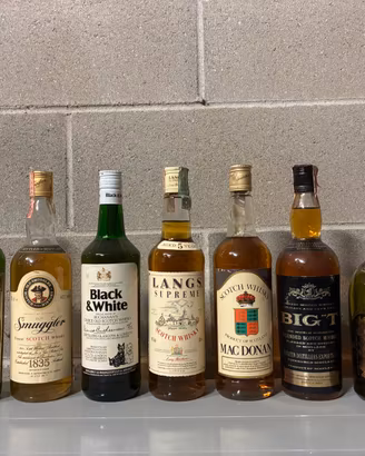 Lotto bottiglie di 35 tra whisky e whiskey