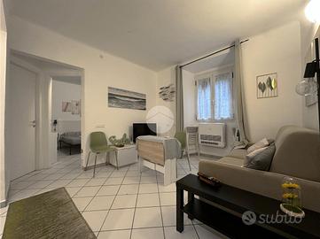 2 LOCALI A LA SPEZIA