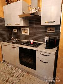Cucina  completa di elettrodomestici