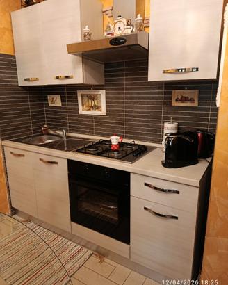 Cucina  completa di elettrodomestici