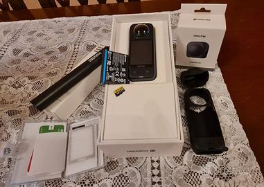 Insta360 X3 + Accessori