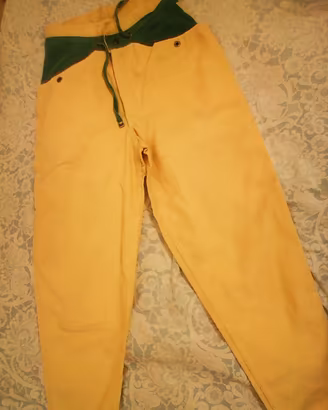 Pantaloni in velluto a coste giallo e verde