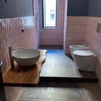 piano in legno di ulivo per arredamento bagno