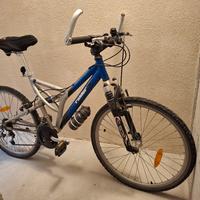 Bicicletta Mountain Bike