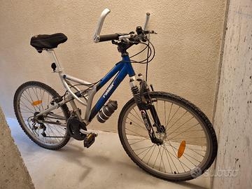 Bicicletta Mountain Bike