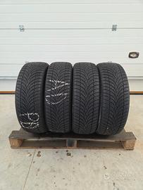 4 gomme 215 60 17 Ceat invernali