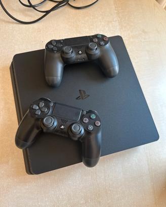 PS4 Slim 500GB con 2 controller originali