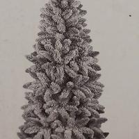 Albero di natale innevato