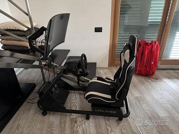 simulatore logitech + monitor + postazione