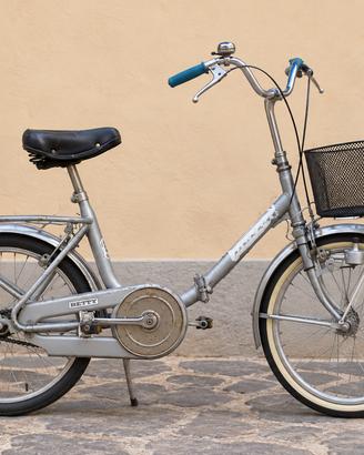 Bicicletta Betty vintage pieghevole con cestino – 