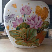 Vaso in ceramica dipinto a mano con rifiniture oro