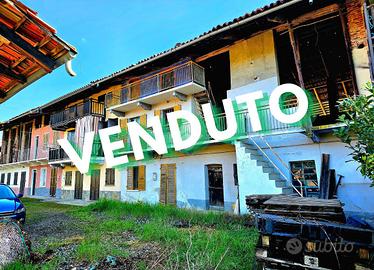 CASA SEMINDIPENDENTE A VILLANOVA CANAVESE