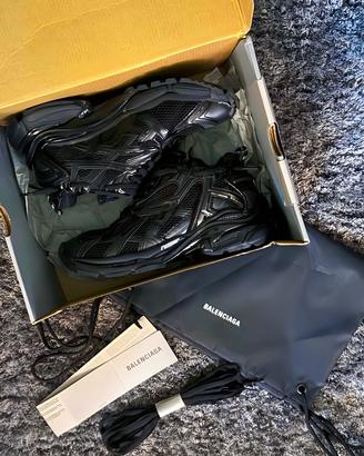 Balenciaga runner (size 42) black