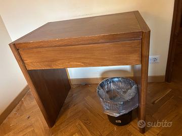 Scrivania in Legno - Design Essenziale