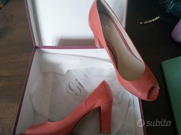 Scarpe in vera pelle color corallo