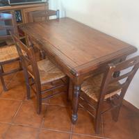 Tavolo  in legno da cucina con sedie