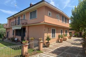 Villa a Castel Madama
