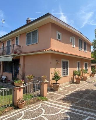 Villa a Castel Madama